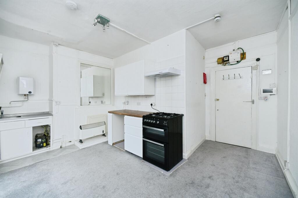 Bedsit 1 Image 1