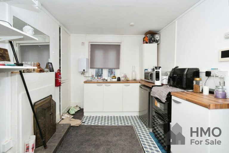 Bedsit 4